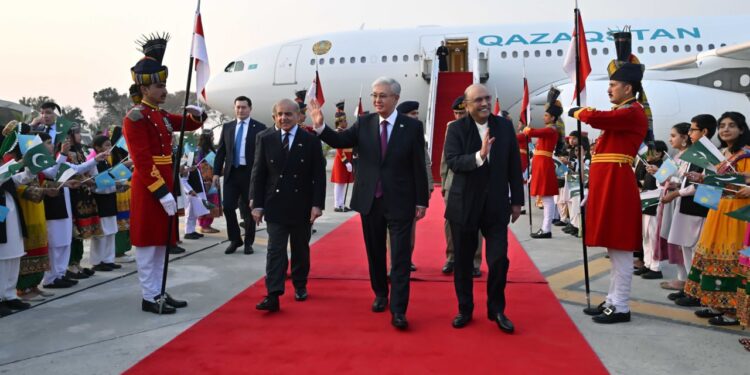 Токаев прибыл с государственным визитом в Пакистан