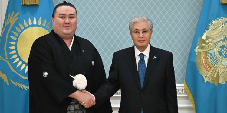 Токаев принял сумоиста-профи Ерсина Балтагула