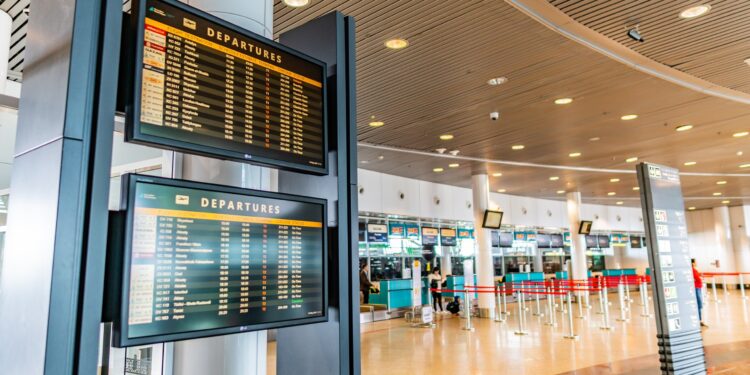 Авиаперевозчик предупредил казахстанцев о переносах рейсов