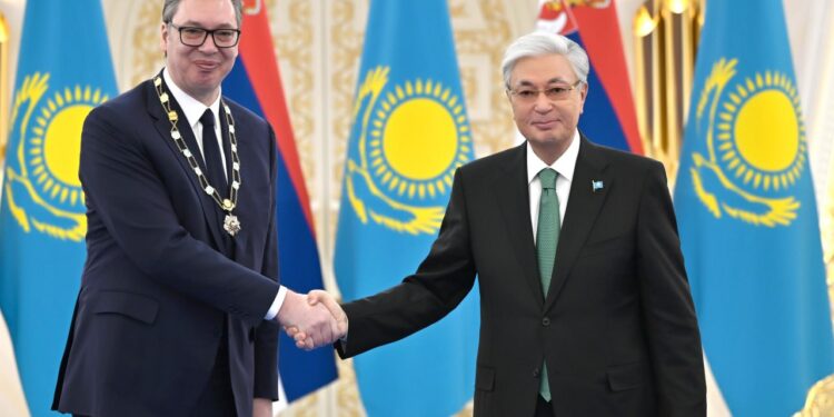 Токаев наградил президента Сербии орденом «Алтын Қыран» (ВИДЕО)