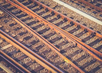 Поезд Алматы – Мангистау насмерть сбил сотрудника железнодорожной охраны