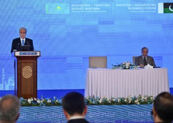 Токаев выступил на казахско-пакистанском форуме в Исламабаде