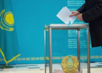 Более 64% составила явка на референдум в Казахстане