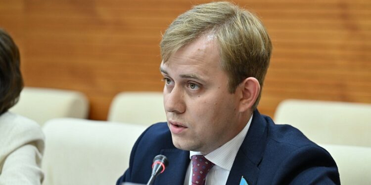 Конституция поколения независимости: депутат призвал молодёжь принять участие в референдуме