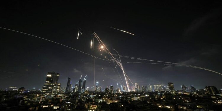 ЦАХАЛ провёл серию ударов по Ирану и Ливану