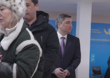 Видео с голосования премьера Бектенова умилило соцсети