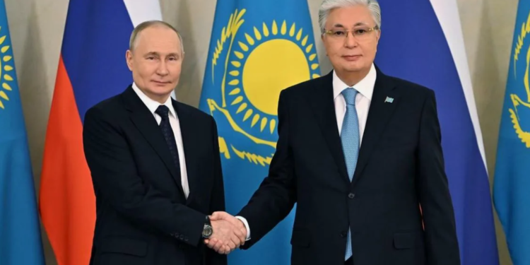 С успешным проведением референдума Токаева поздравил Путин