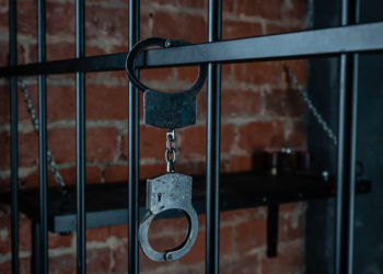 Облил бензином и поджёг женщину: мужчина получил 5 лет в Костанайской области