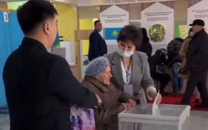 Доживите до 100 лет: забавный случай с 102-летней бабушкой на избирательном участке