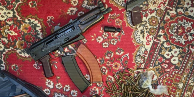 17 обысков и арсенал оружия: банда похитителей задержана в Алматы