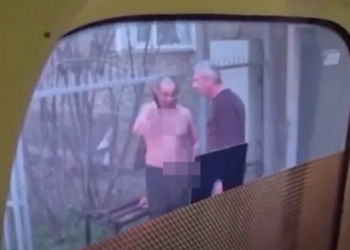 Пьяный мужчина напал с ножом на бригаду скорой помощи в Алматы (ВИДЕО)
