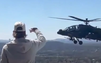 Вертолёты AH-64 над домом Кида Рока: военные проводят проверку (ВИДЕО)