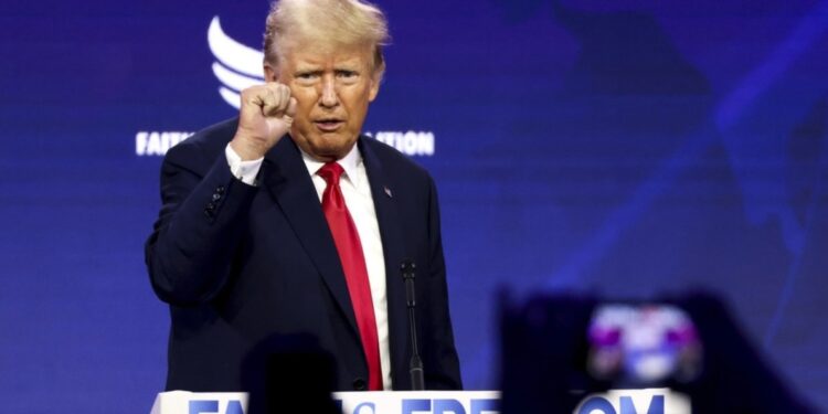 Трамп обещает «устроить ад» Ирану за отказ от сделки с США