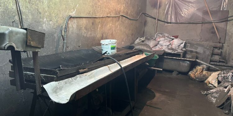 Полиция изъяла у чёрного золотоискателя 55 мешков в Акмолинской области