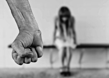 В Атырау 21-летний парень устроил пытки над девушкой и снимал это на видео