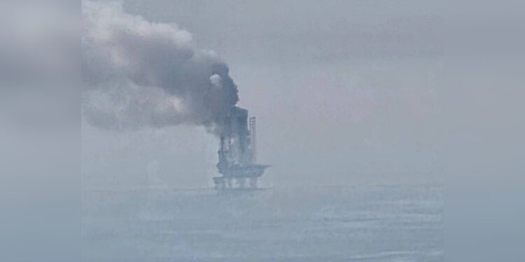 Военная база и нефтяная вышка ОАЭ подверглись атакам