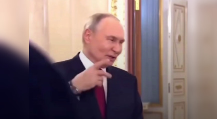 Ошибка Кремля: в Сеть слили неудачные дубли поздравления Путина (ВИДЕО)