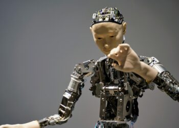 Китайские инженеры обучили робота играть в теннис за несколько часов