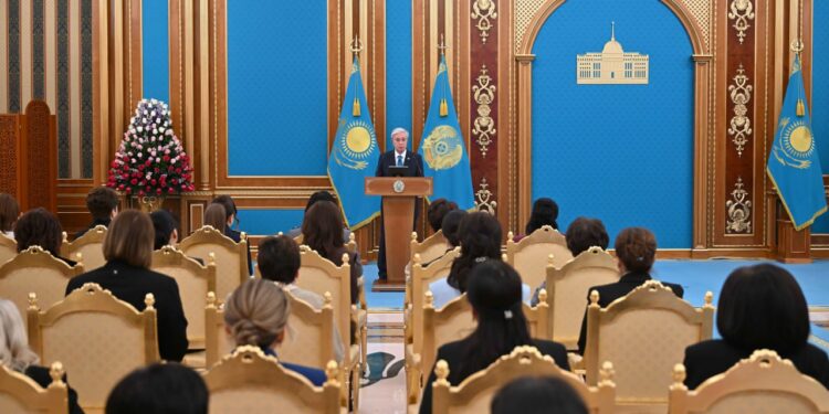 Токаев поздравил женщин с наступающим Международным женским днём