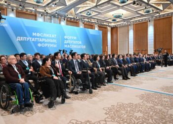 Токаев предложил укрепить ответственность депутатов и обновить работу маслихатов