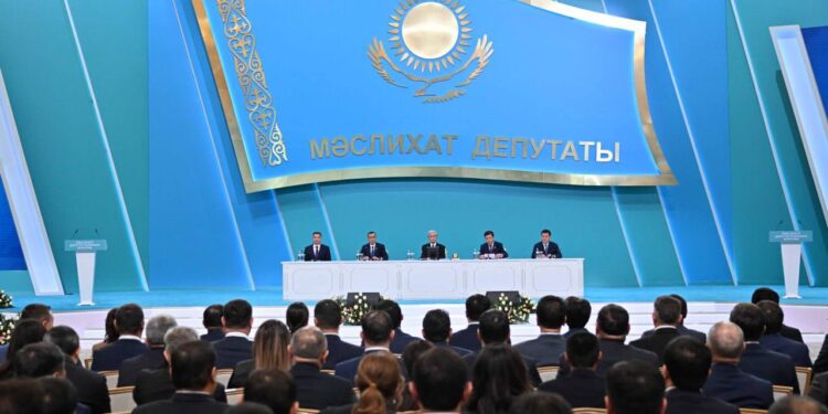 Токаев принял участие в республиканском форуме депутатов маслихатов