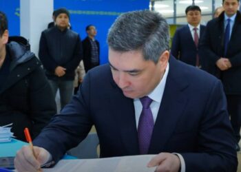 Бектенов проголосовал на референдуме