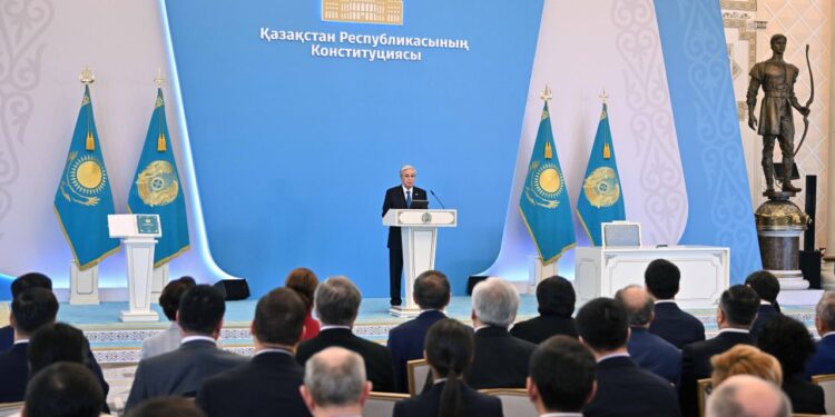Токаев принял участие в торжественном мероприятии в честь принятия Конституции