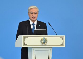 Мы открыли новую эпоху в летописи страны: президент поздравил народ с принятием нового Основного закона