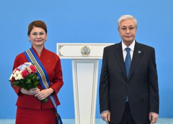 Токаев наградил ряд граждан за вклад в развитие Казахстана