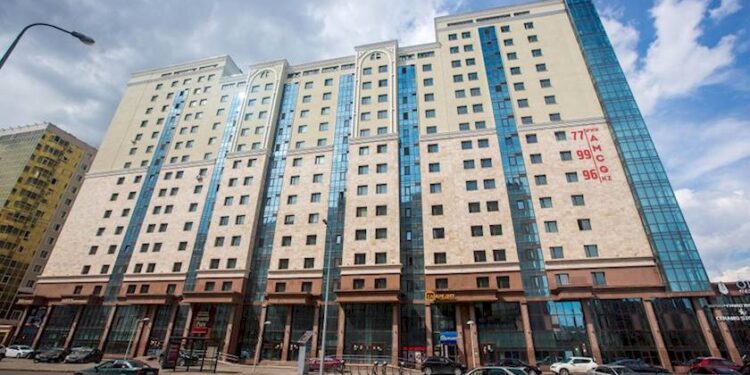 18-летнего парня спасли с крыши ЖК «Коркем» в Астане