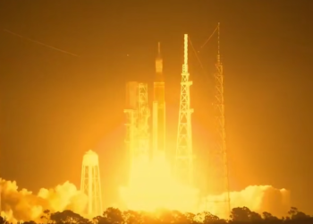 NASA запустило первую за 54 года миссию вокруг Луны