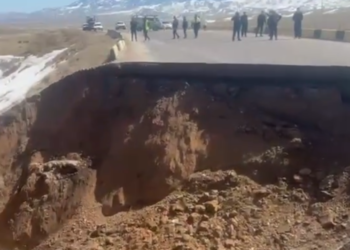 Автодорогу размыло талой водой на юге Казахстана