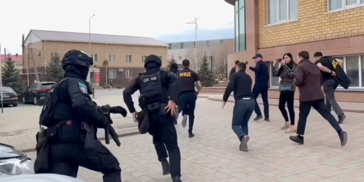 Спецназ полиции провёл операцию в ЦОНе Актобе