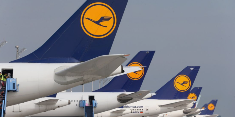 Забастовка в компании Lufthansa привела к отмене более 500 авиарейсов