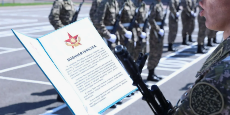 Казахстанка раскритиковала положение дел в армии и обратилась к министру обороны