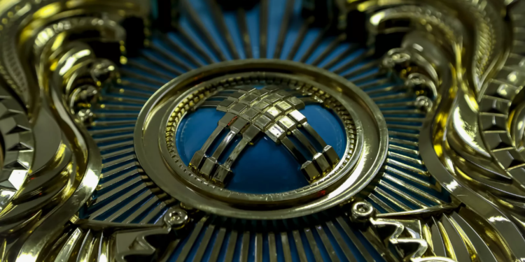 В МВД объяснили штраф казахстанцу за найденный герб