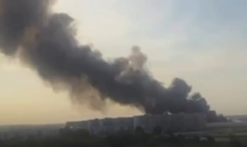 Крупный пожар вспыхнул на картонном заводе под Алматы (ВИДЕО)