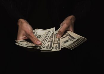 Сколько стоит доллар в Казахстане 9 апреля