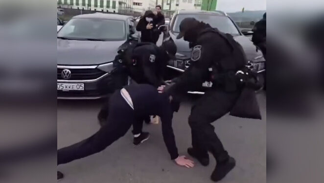 Вывезли в горы и требовали деньги: в Алматинской области задержали вымогателей