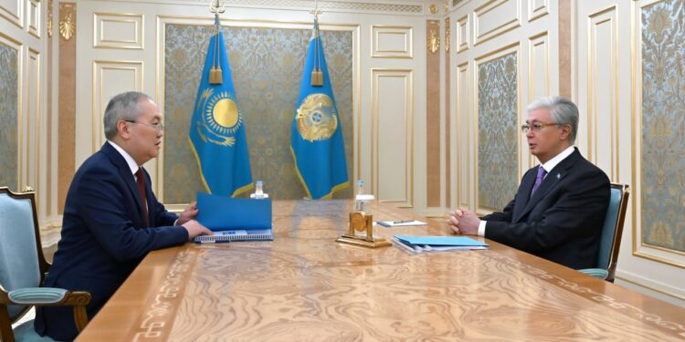 Токаеву сообщили о миллиардных хищениях в системе медстрахования и строительстве