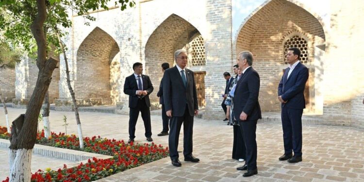 Президенты Казахстана и Узбекистана посетили достопримечательности Бухары
