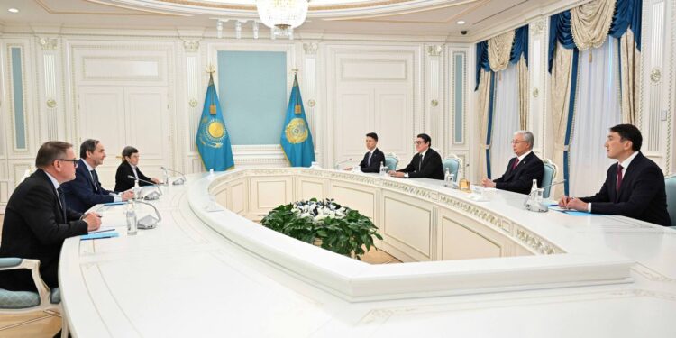 Токаев провёл встречу с главой крупнейшей электроэнергетической компании Франции
