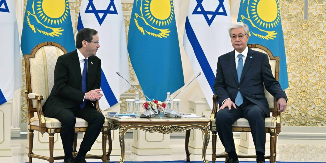Президенты Казахстана и Израиля провели встречу в узком составе