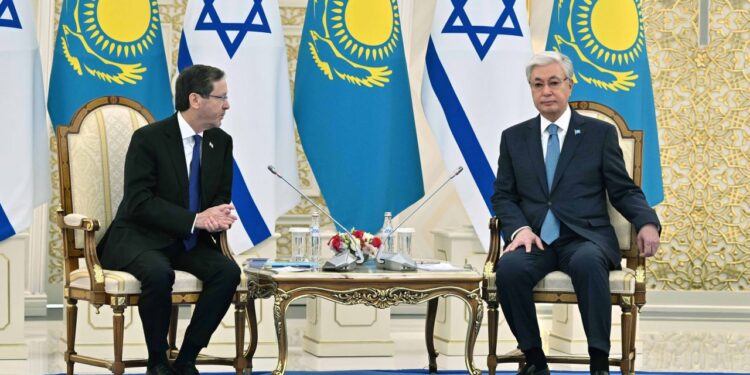 Президенты Казахстана и Израиля провели встречу в узком составе