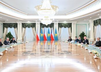 Токаев и Бабиш провели переговоры в расширенном составе в Астане