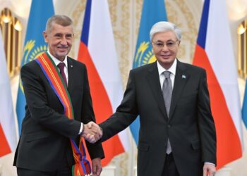 Токаев наградил Андрея Бабиша орденом «Достық» I степени