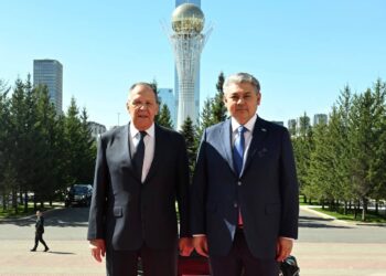 В Астану прибыл глава МИД РФ Лавров