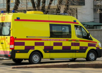 В Караганде двое маленьких детей выпали из окна