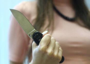 Женщина напала с ножом на продавца магазина в Акмолинской области
