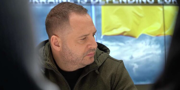 Экс-главу Офиса президента Украины арестовали по делу об отмывании денег